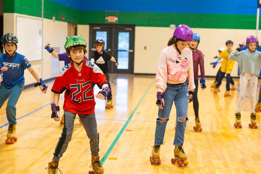 Lipscomb Elementary students skate in PE